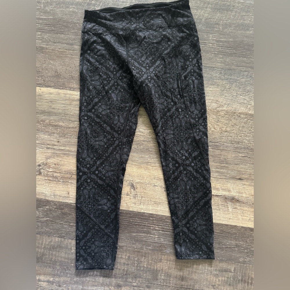 Victoria Secret PINK Paisley / Bandana Style Print Leggings Size‎ Large